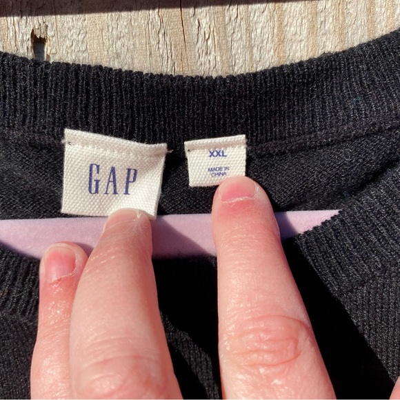 Women’s rainbow star sweater - Picture 3 of 6